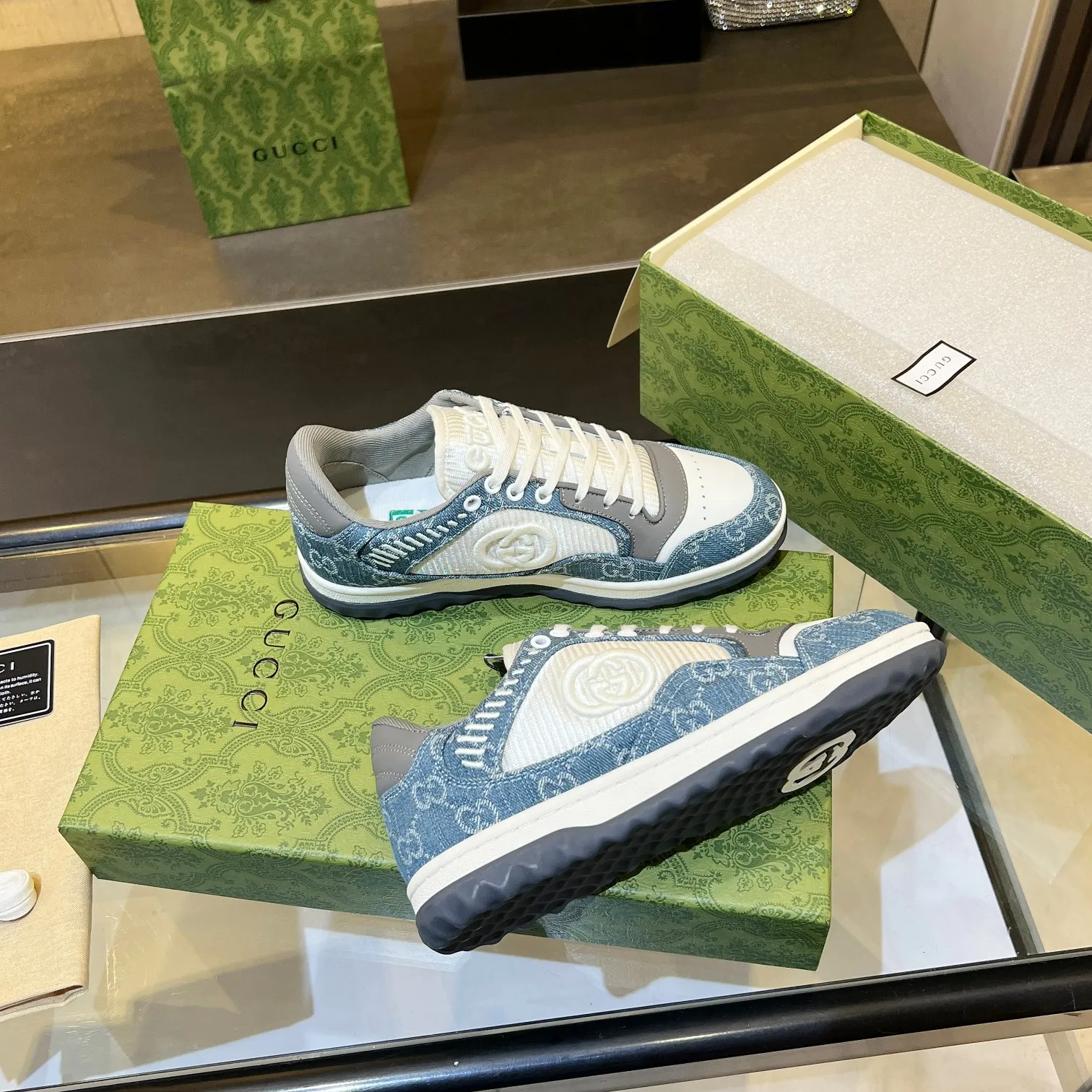 👟👟Ex-factory price 520👟👟 Top version, full styling effect, instant sales of the common practice of soft treading in the market, 💣💣💣Gucci2023 early spring Gucci G home latest hot style MAC80 sports shoes couple style casual retro distressed dirty shoes small dirty shoes small white shoes🌸🌸🌸 original purchase and development Production Gucci MAC80 new hot-selling series. The exquisite and compact interlocking double G logo romantically interprets the aesthetic concept of this series. Made of off-white leather, ▪️Material: original customized imported first-layer cowhide ▪️Inner lining: original customized imported breathable mesh ▪️Outsole: original molded two-color TPU outsole ▪️Sole thickness: 3CM ▪️Size: women's 35-40 / men's 39-45
